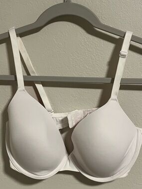 PINK Victoria's Secret Wear Everywhere Lightly Lined T-Shirt Bra — White